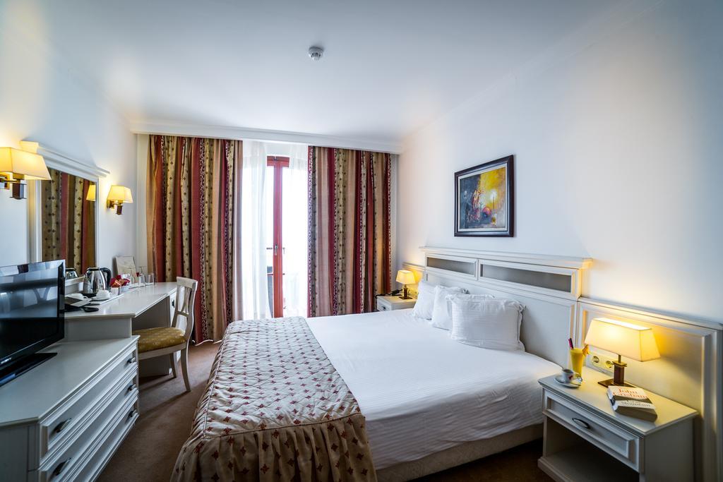 Helena Vip Villas And Suites Sunny Beach Exterior photo