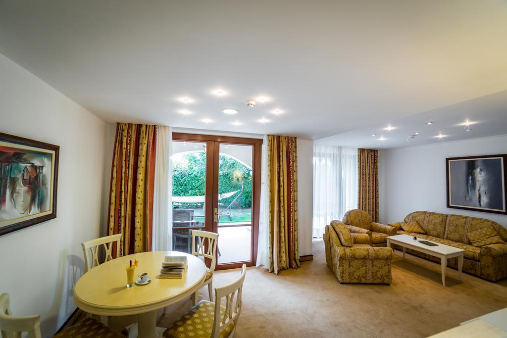 Helena Vip Villas And Suites Sunny Beach Exterior photo