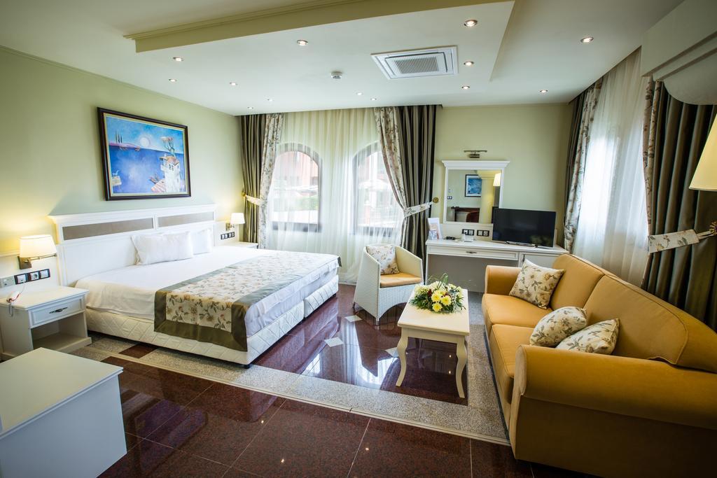 Helena Vip Villas And Suites Sunny Beach Exterior photo